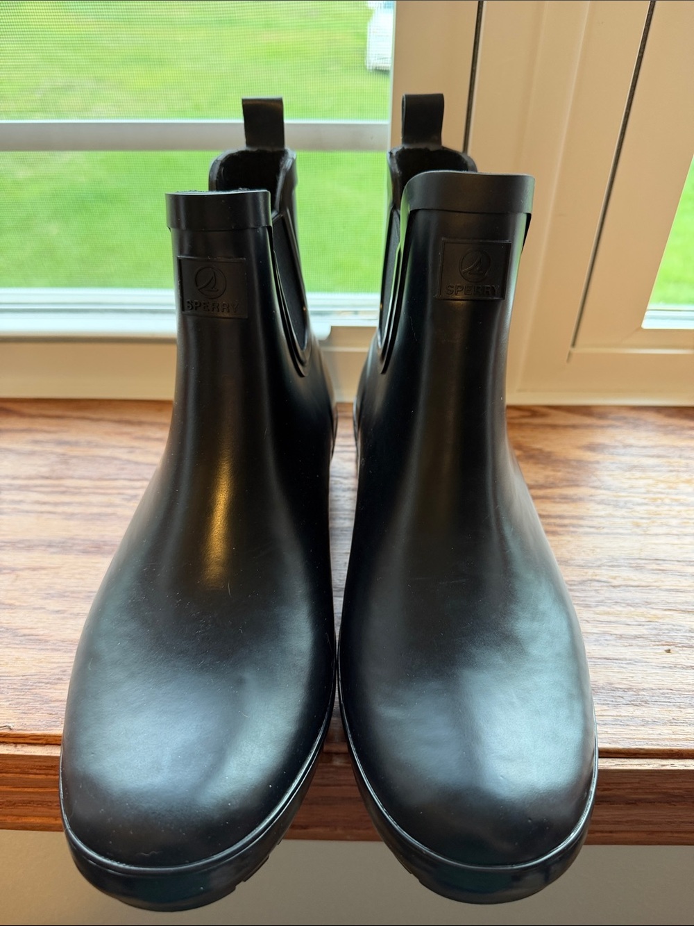 Sperry Women’s Black Chelsea-Style Waterproof Rain Boots size 9